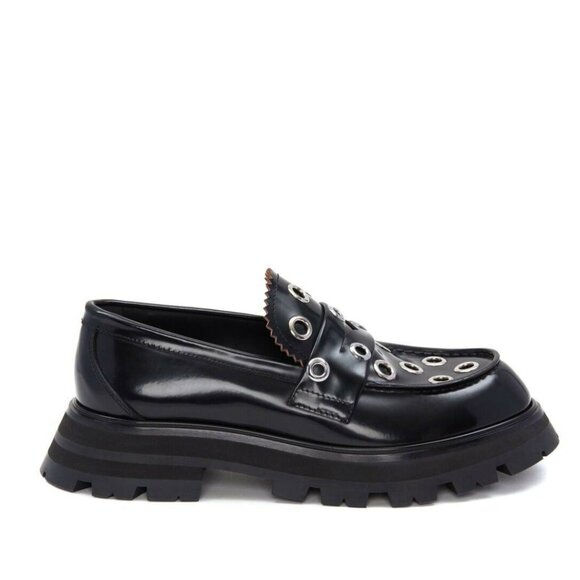 NWT Alexander McQueen Loafers Black Leather Silver Metal Eyelet Chunky Lug Sole - Picture 1 of 11